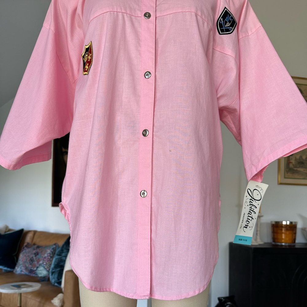 NWT’s Vintage 80’s Bubblegum Pink Button-Up Shirt with Patches - Picture 10 of 16